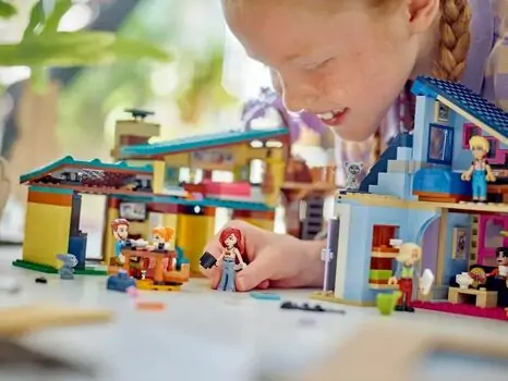 Lego Friends 42620 Olly and Paisley's Family Houses, 10 image