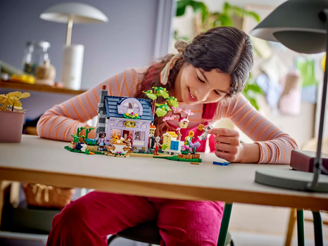 LEGO Friends 42669 Beekeepers' House and Flower Garden, 2 image