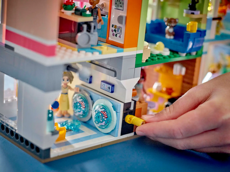 LEGO Friends 42670 Heartlake City Apartments and Stores, 4 image