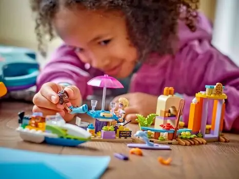 Lego Friends 42672 Creative Beach and Travel Suitcase, 7 image