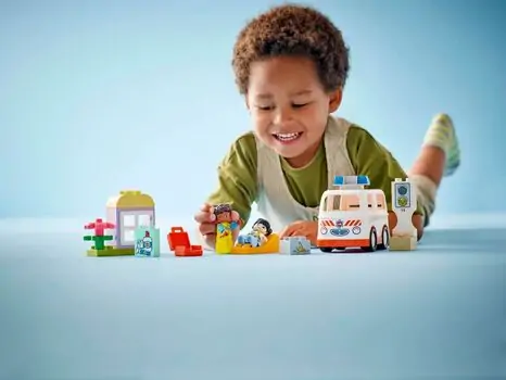 Lego Duplo 10447 Ambulance & Driver, 5 image