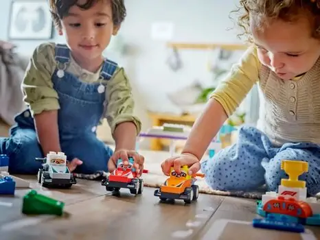 Lego Duplo 10445 F1® Team Race Cars & Drivers, 8 image