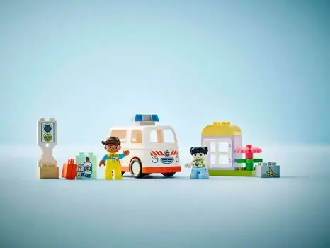 Lego Duplo 10447 Ambulance & Driver, 8 image