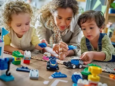 Lego Duplo 10445 F1® Team Race Cars & Drivers, 9 image