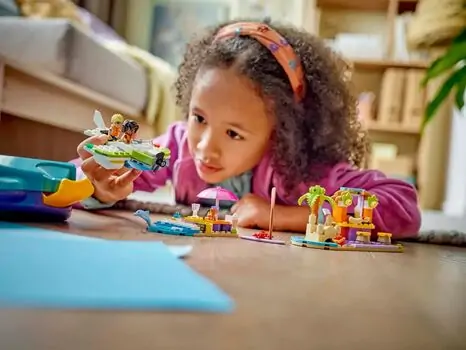 Lego Friends 42672 Creative Beach and Travel Suitcase, 6 image