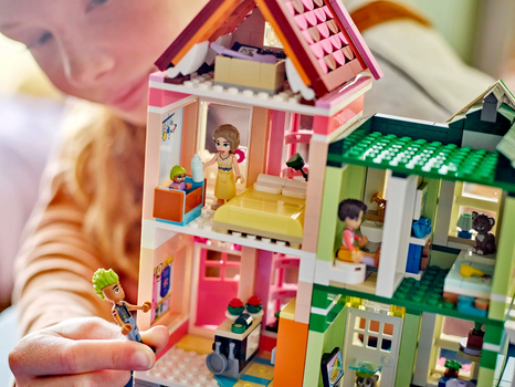 LEGO Friends 42670 Heartlake City Apartments and Stores, 3 image