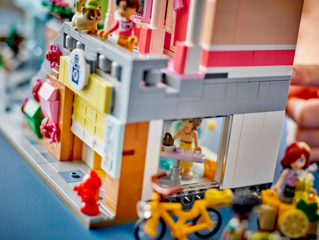 LEGO Friends 42670 Heartlake City Apartments and Stores, 5 image