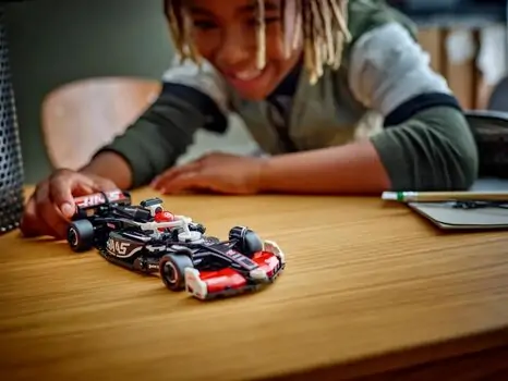 Lego Speed Champions 77250 MoneyGram Haas F1® Team VF-24 Race Car, 6 image