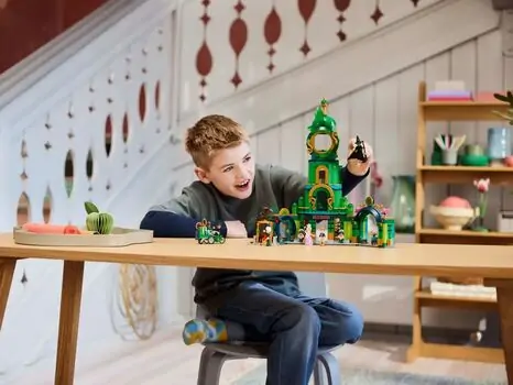 Lego Wicked 75684 Welcome to Emerald City, 9 image