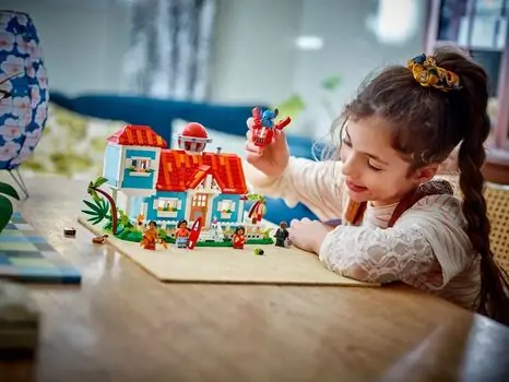 Lego Disney 43268 Lilo and Stitch Beach House, 3 image