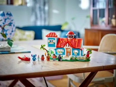 Lego Disney 43268 Lilo and Stitch Beach House, 5 image