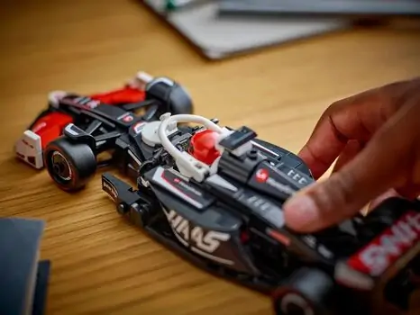 Lego Speed Champions 77250 MoneyGram Haas F1® Team VF-24 Race Car, 7 image