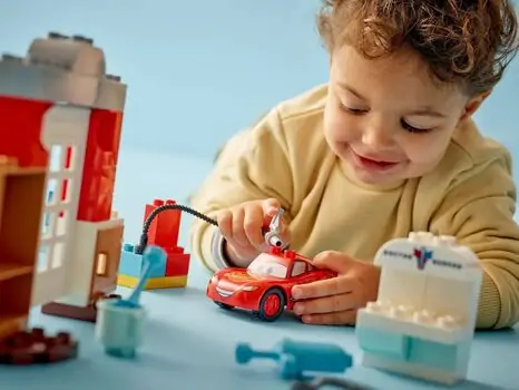 Lego Duplo 10456 McQueen's Visit to Doc's Garage, 6 image