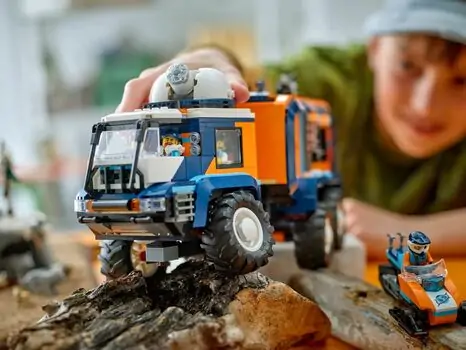 Lego City 60471 Arctic Explorer Science Lab Truck, 7 image