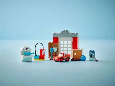 Lego Duplo 10456 McQueen's Visit to Doc's Garage, 7 image