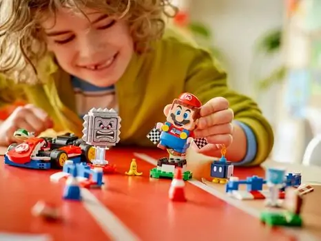 Lego Super Mario 72043 Mario Kart™ – Interactive LEGO® Mario™ & Standard Kart, 10 image