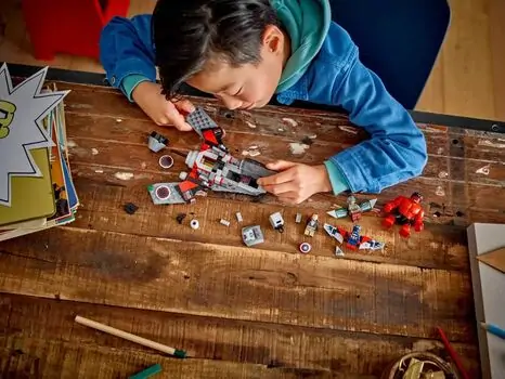 Lego Super Heroes 76292 Captain America vs. Red Hulk Battle, 11 image