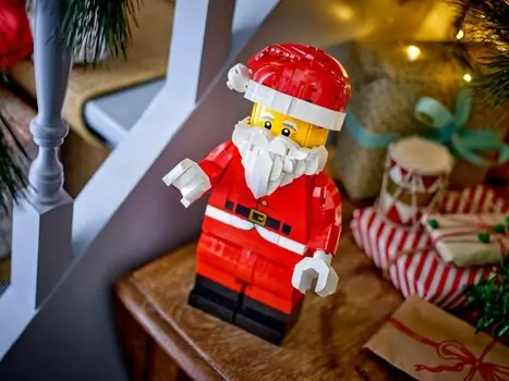 Lego 40820 Up-Scaled Santa Minifigure, 5 image