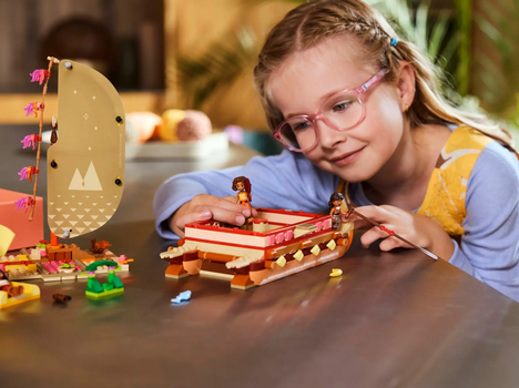 LEGO Disney 43270 Moana's Adventure Canoe, 2 image