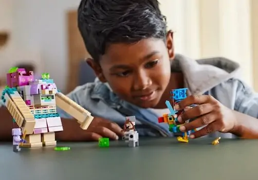 Lego Minecraft 21257 The Devourer Showdown, 9 image