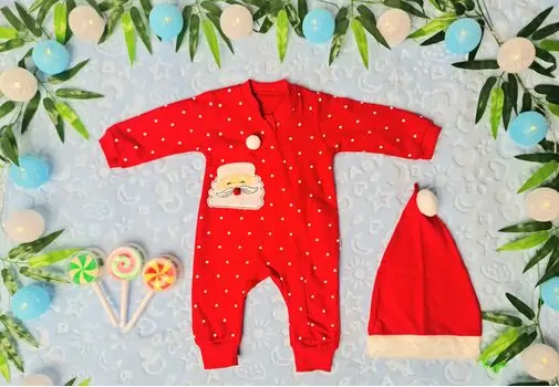 Little Santa Baby 30068 ჩვილის რომპერი ქუდით