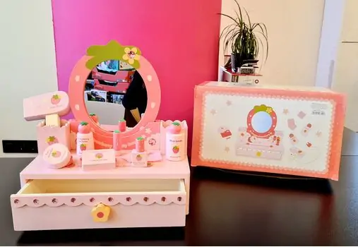 Wooden Dresser Set With Accsesoriess  - ხის საბავშვო ტრილიაჟი აქსესუარებით
