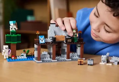 Lego Minecraft 21261 The Wolf Stronghold, 10 image
