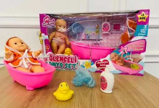 DOLL WITH TUB BATH SET სათამაშო თოჯინა აბაზანის აქსესუარებით