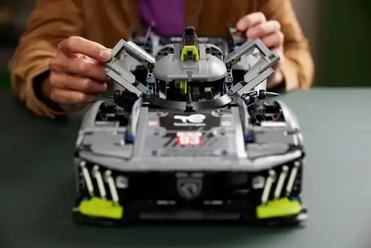 Lego Technic 42156 PEUGEOT 9X8 24H Le Mans Hybrid Hypercar, 10 image