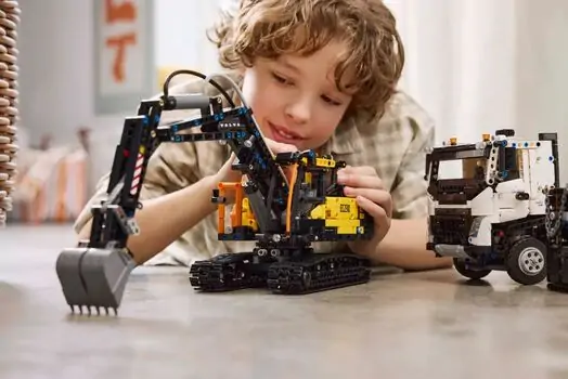 Lego Technic 42175 Volvo FMX Truck & EC230 Electric Excavator, 11 image