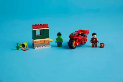Lego Super Heroes 76287 Iron Man with Bike and The Hulk, 9 image