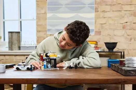 Lego Super Heroes 76311 Spider-Verse: Miles Morales vs. The Spot, 8 image