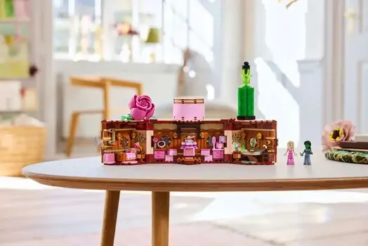 Lego Wicked 75683 Glinda & Elphaba's Dormitory, 13 image