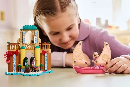 Lego Wicked 75681 Glinda, Elphaba & Nessarose at Shiz University, 7 image
