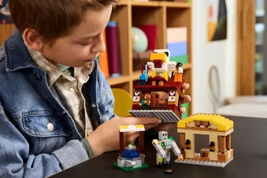 Lego Minecraft 21273 The Ghast Balloon Village Attack, 10 image