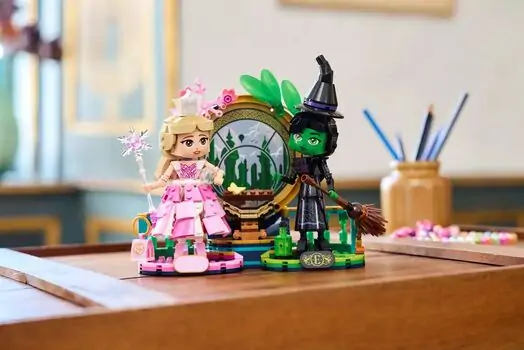 Lego Wicked 75682 Elphaba & Glinda Figures, 9 image