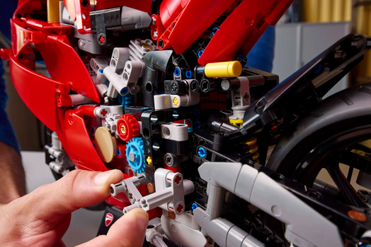 LEGO Technic 42202 Ducati Panigale V4 S Motorcycle, 3 image