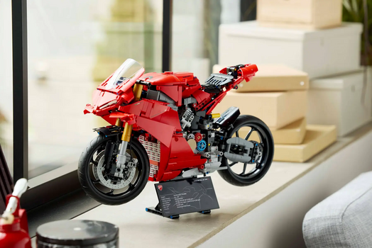 LEGO Technic 42202 Ducati Panigale V4 S Motorcycle, 5 image