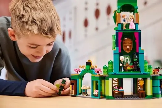 Lego Wicked 75684 Welcome to Emerald City, 10 image