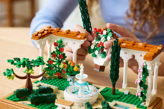 LEGO Icons 10359 Fountain Garden, 4 image