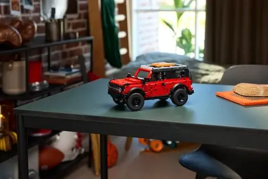 Lego Technic 42213 Ford Bronco® SUV, 9 image