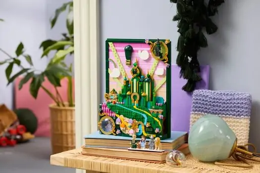 Lego Wicked 75685 Emerald City Wall Art, 7 image