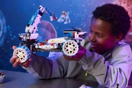 Lego Technic 42211 Lunar Outpost® Moon Rover Space Vehicle, 10 image