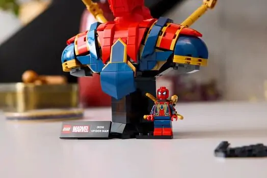 Lego Super Heroes 76326 Iron Spider-Man Bust, 6 image