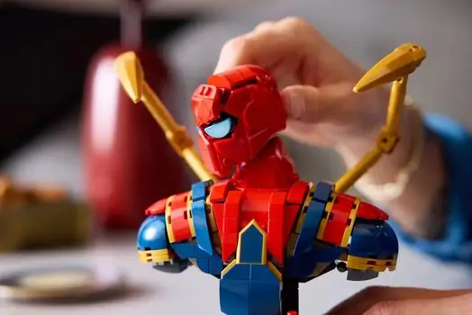 Lego Super Heroes 76326 Iron Spider-Man Bust, 5 image
