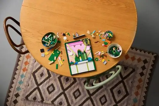 Lego Wicked 75685 Emerald City Wall Art, 9 image