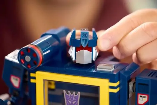 Lego Icons 10358 Transformers: Soundwave, 11 image