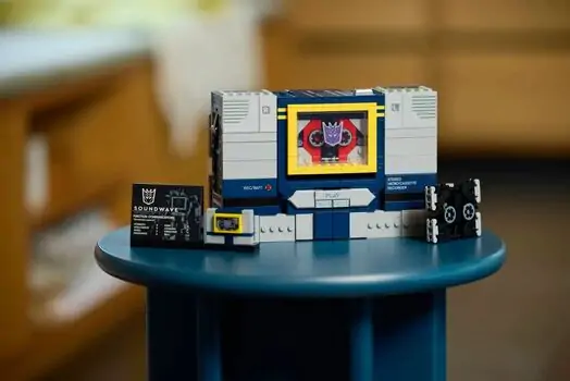 Lego Icons 10358 Transformers: Soundwave, 15 image