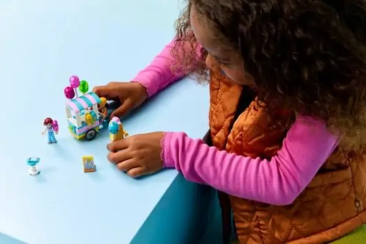 Lego Friends 42692 Ice Cream & Balloon Stand, 8 image