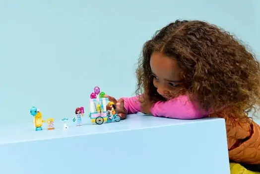 Lego Friends 42692 Ice Cream & Balloon Stand, 7 image